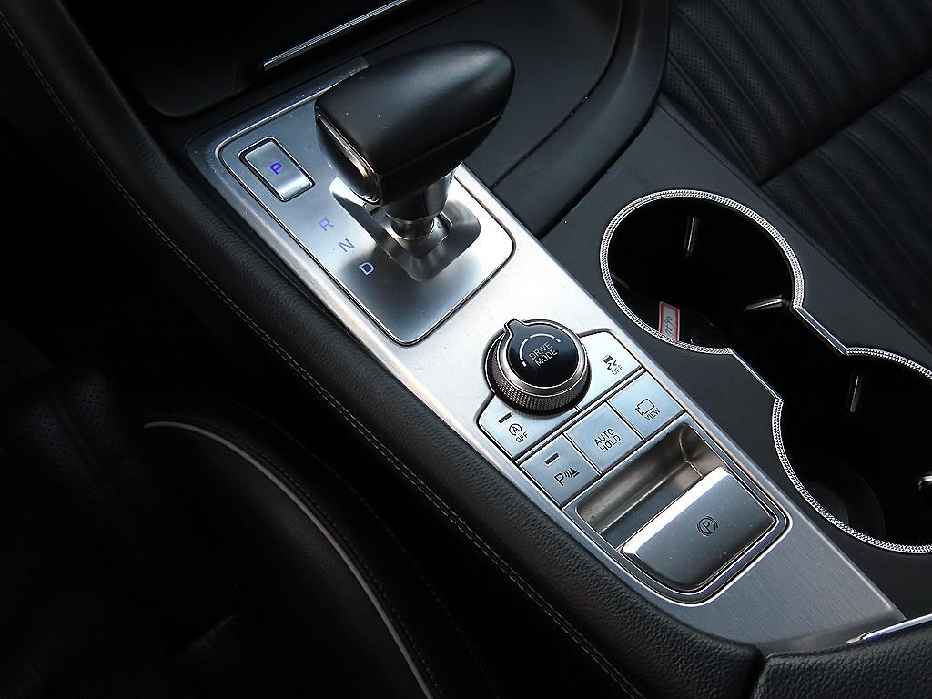 Genesis G70 - Vista 10