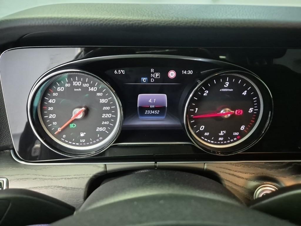 Mercedes Benz E class - Vista 6