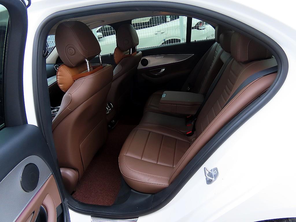 Mercedes Benz E class - Vista 6