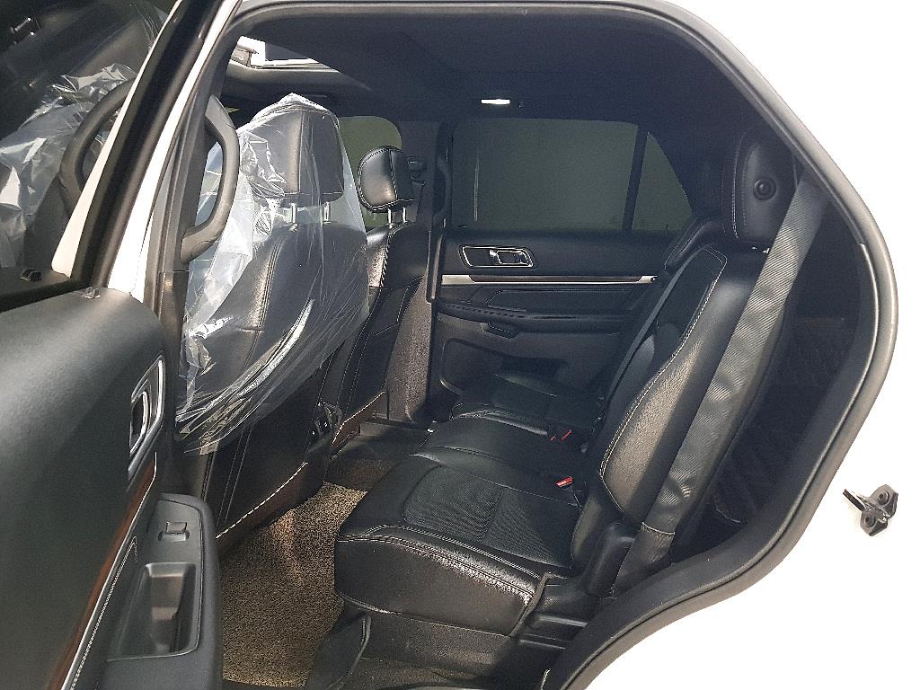 Ford Explorer - Vista 9