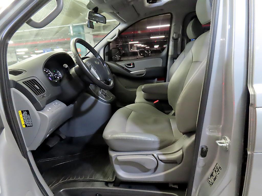 HYUNDAI Starex - Vista 6