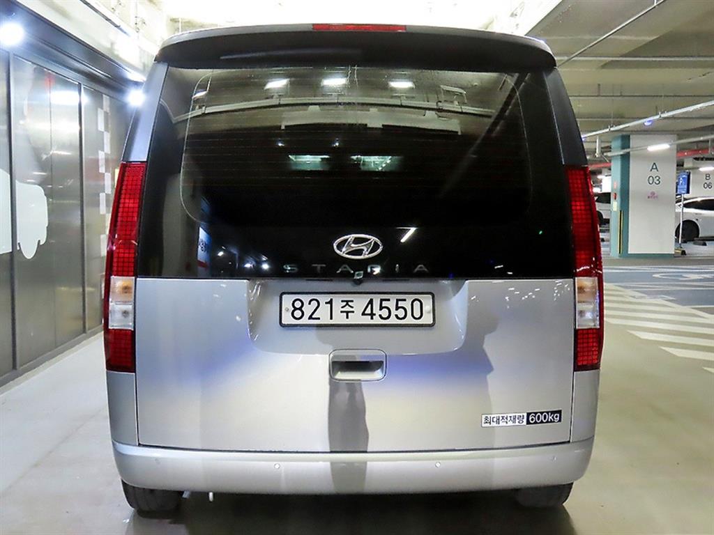 HYUNDAI Staria - Vista 5