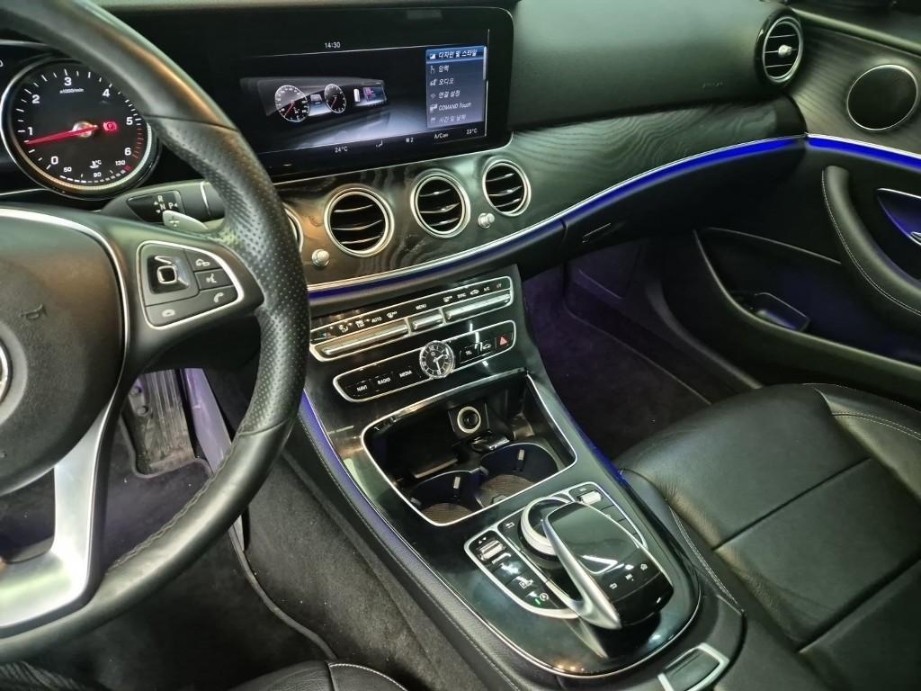 Mercedes Benz E class - Vista 12