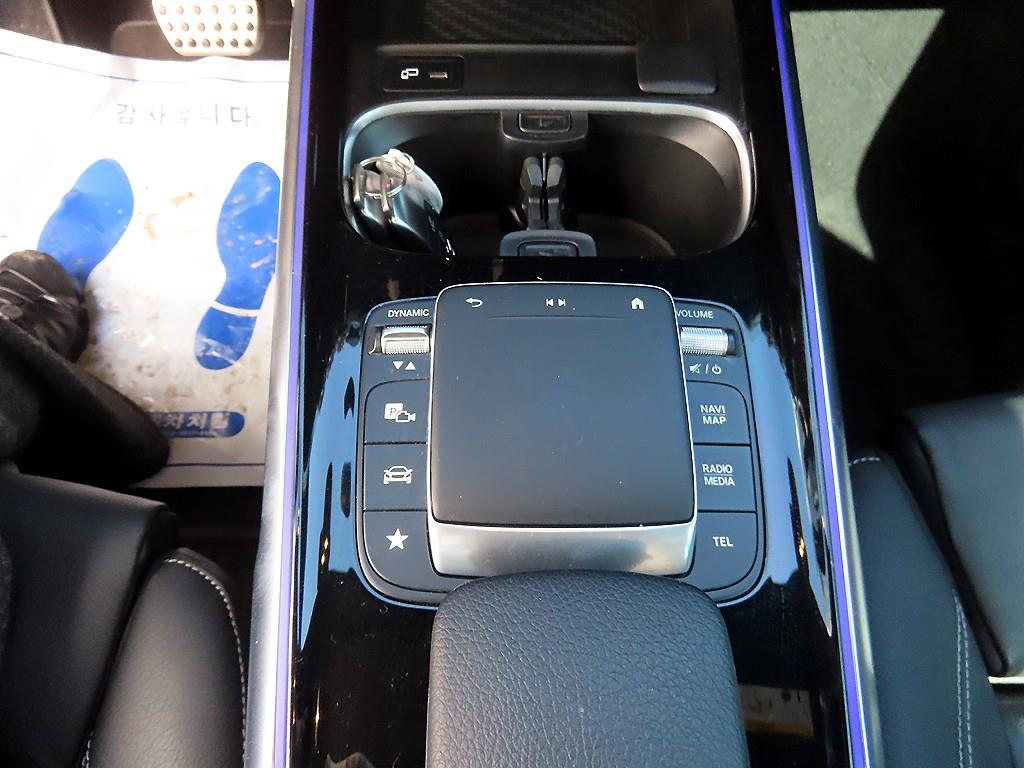 Mercedes Benz GLB Class - Vista 12