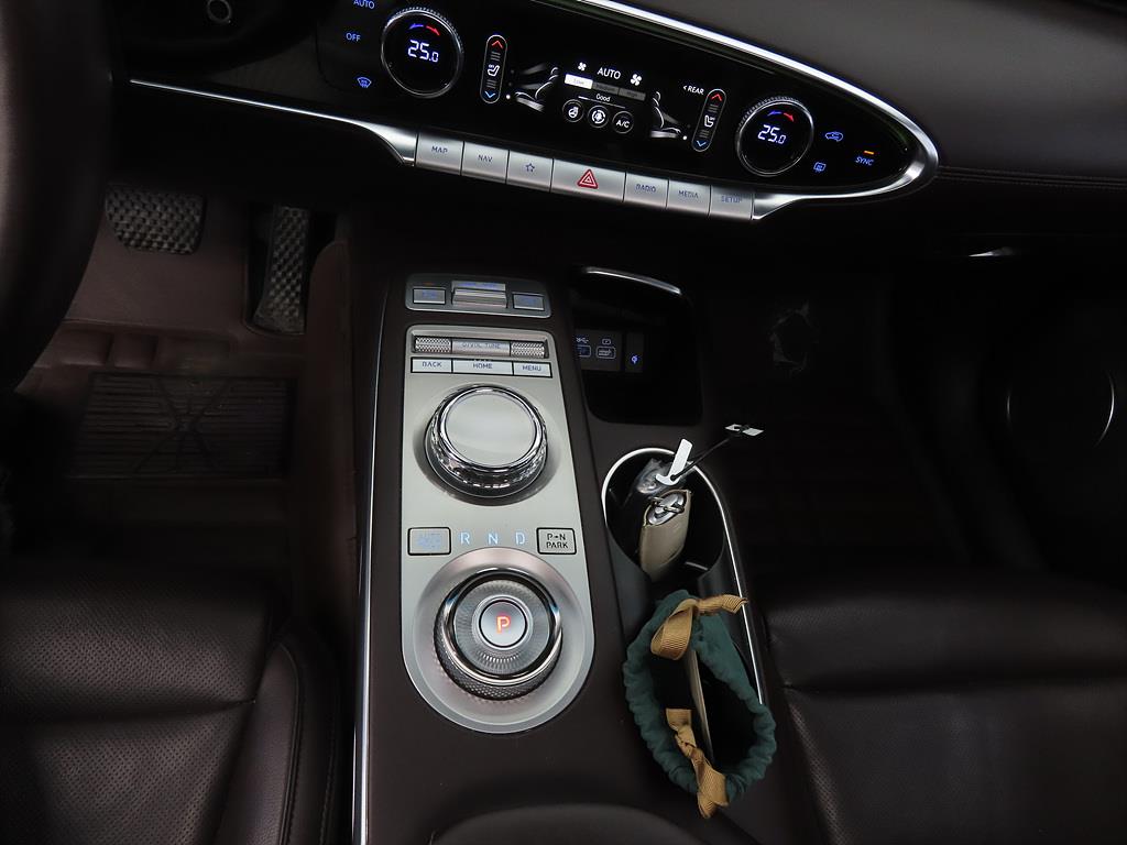 Genesis GV70 - Vista 11