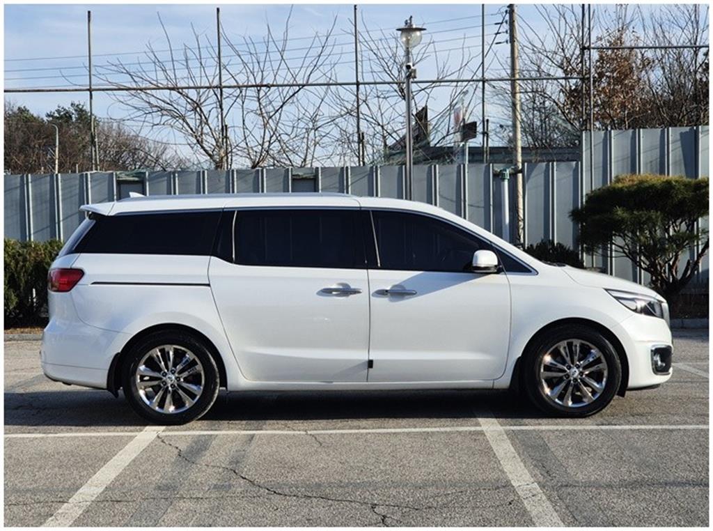 KIA Carnival - Vista 6