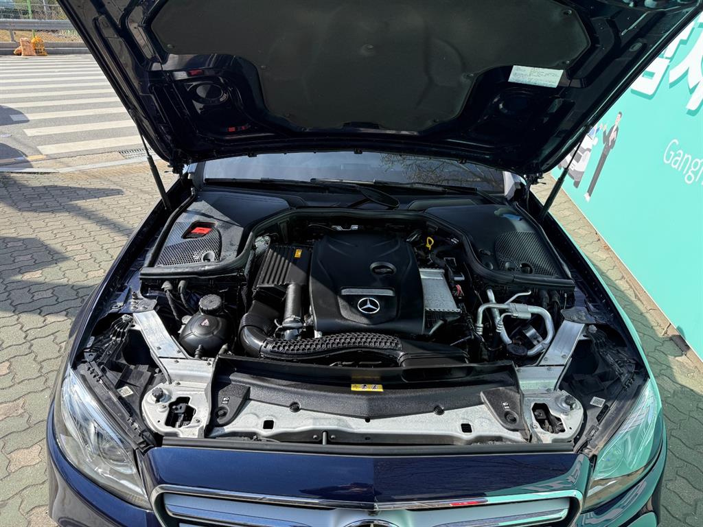 Mercedes Benz E class - Vista 5