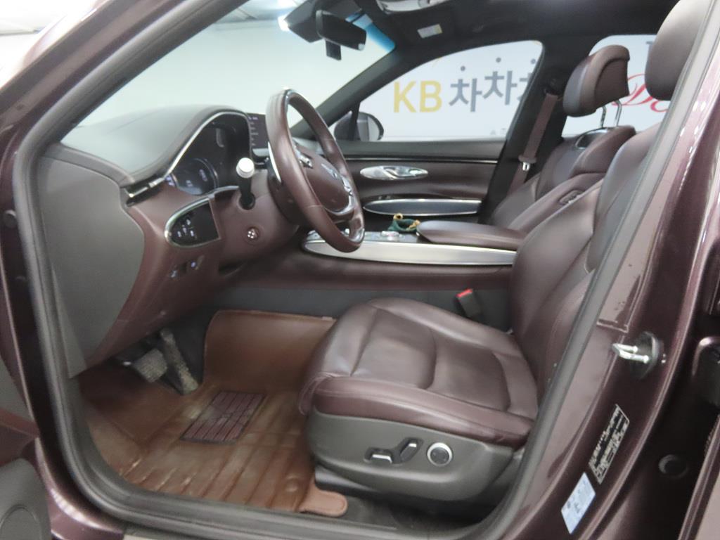 Genesis GV70 - Vista 5