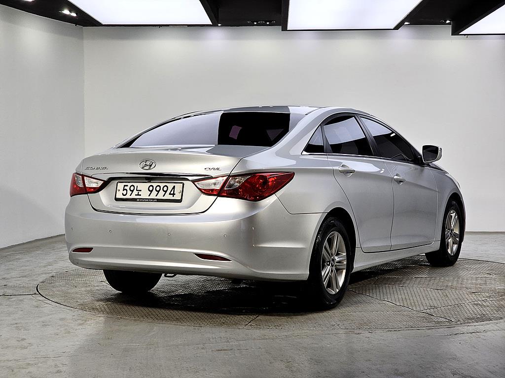 HYUNDAI Sonata - Vista 4