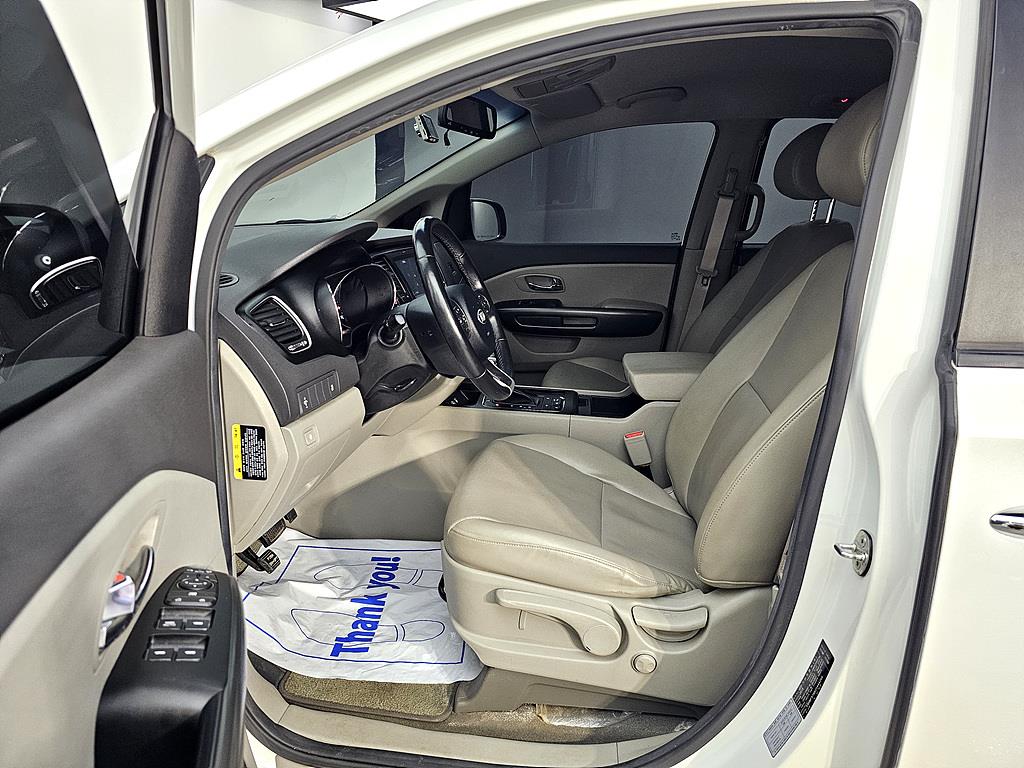 KIA Carnival - Vista 8