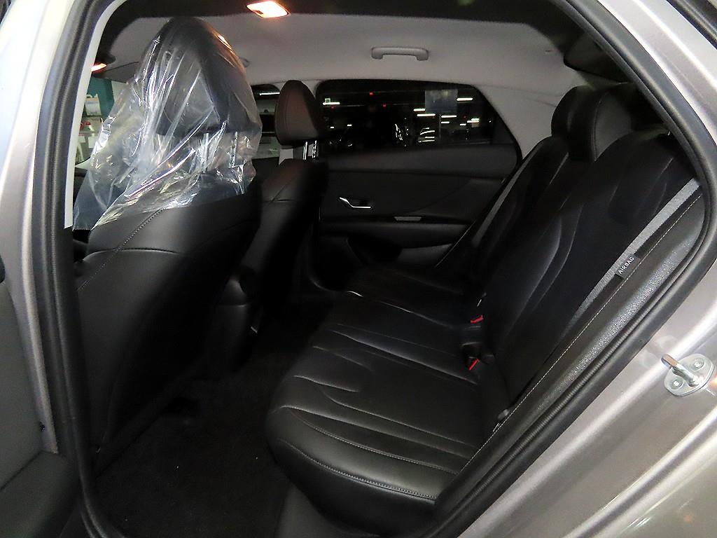 HYUNDAI Avante - Vista 7