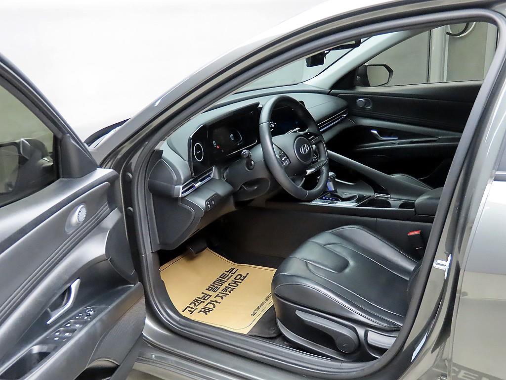 HYUNDAI Avante - Vista 5