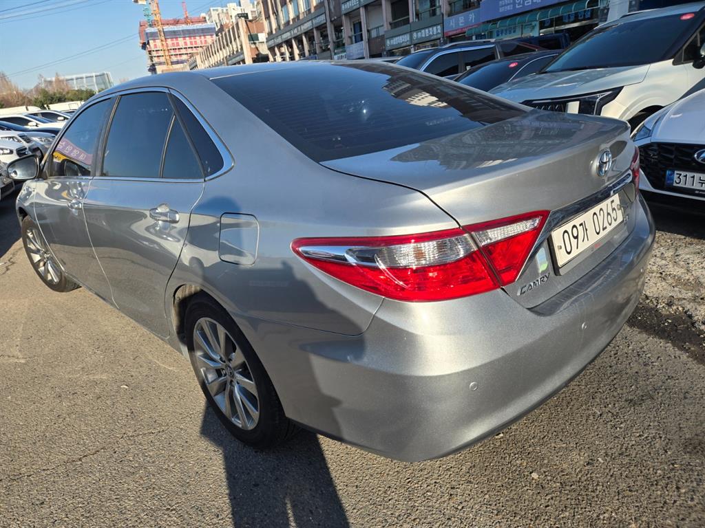 Toyota Camry - Vista 4