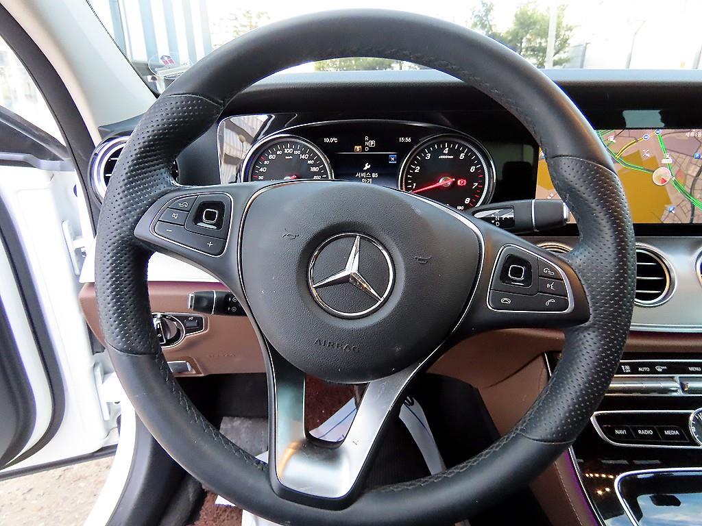 Mercedes Benz E class - Vista 8