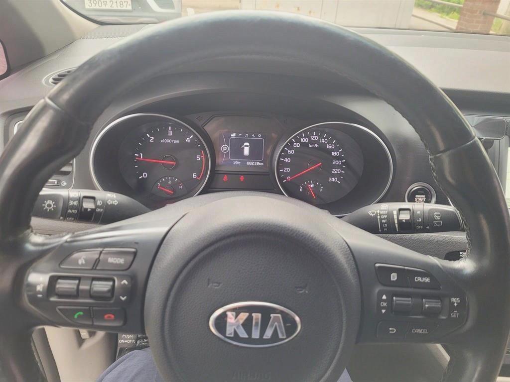 KIA Carnival - Vista 9
