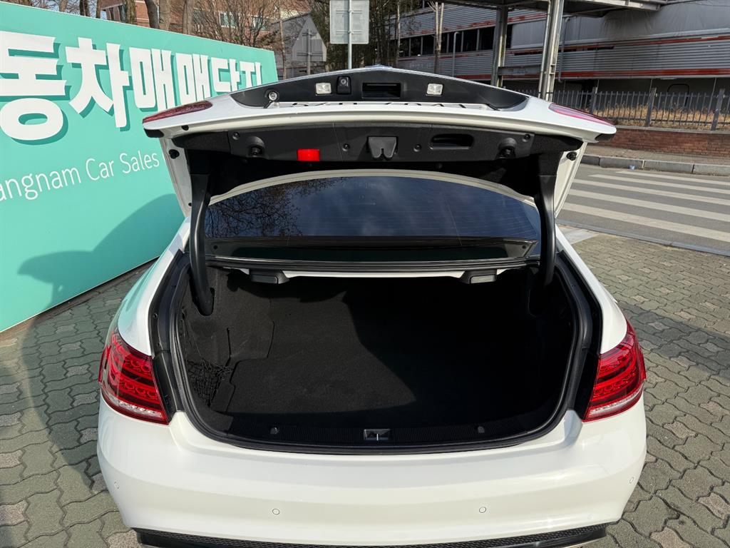 Mercedes Benz E class - Vista 6