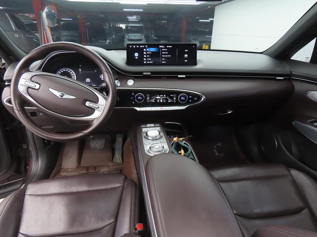 Genesis GV70 - Vista 7