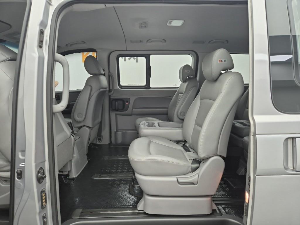 HYUNDAI Starex - Vista 12