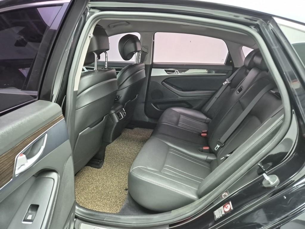 Genesis G80 - Vista 12