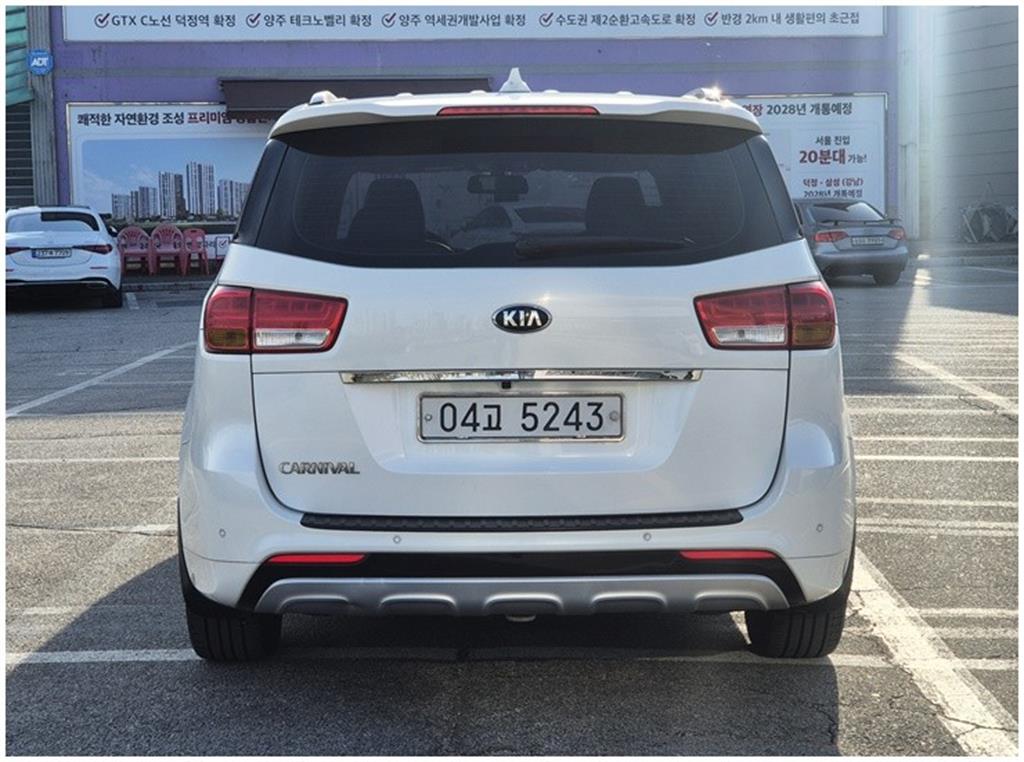 KIA Carnival - Vista 5