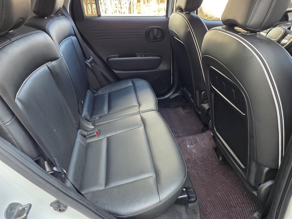 HYUNDAI Casper - Vista 10