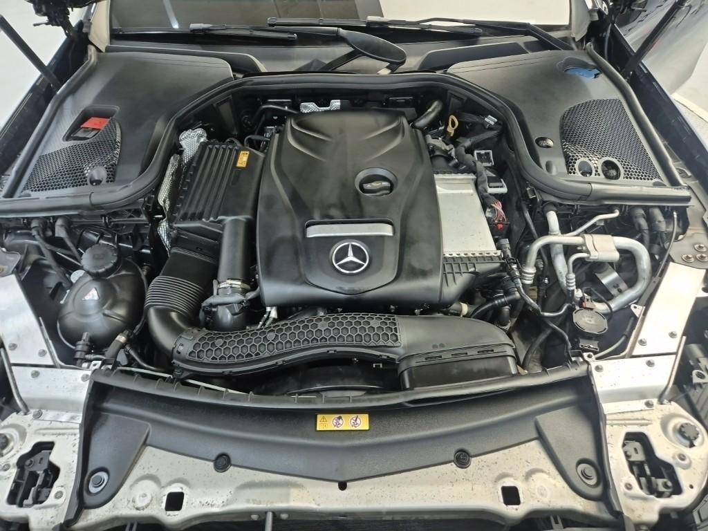 Mercedes Benz E class - Vista 5