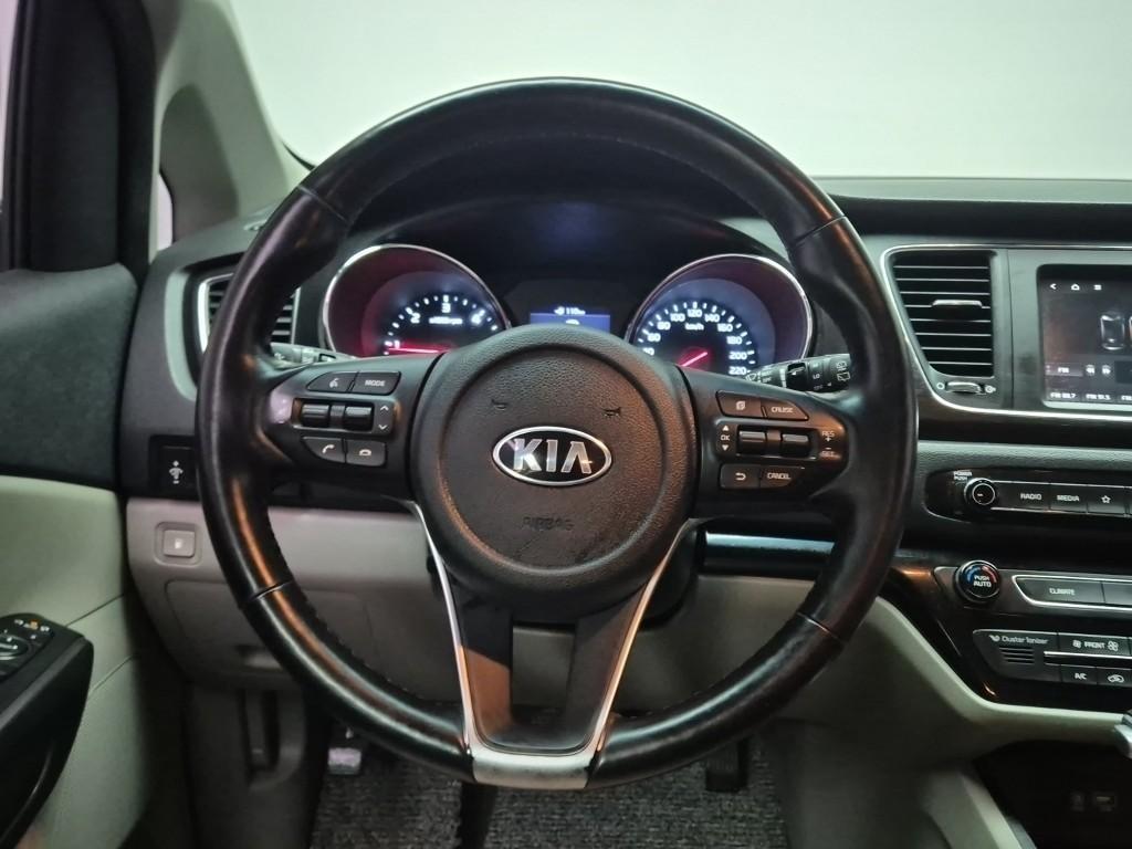 KIA Carnival - Vista 9