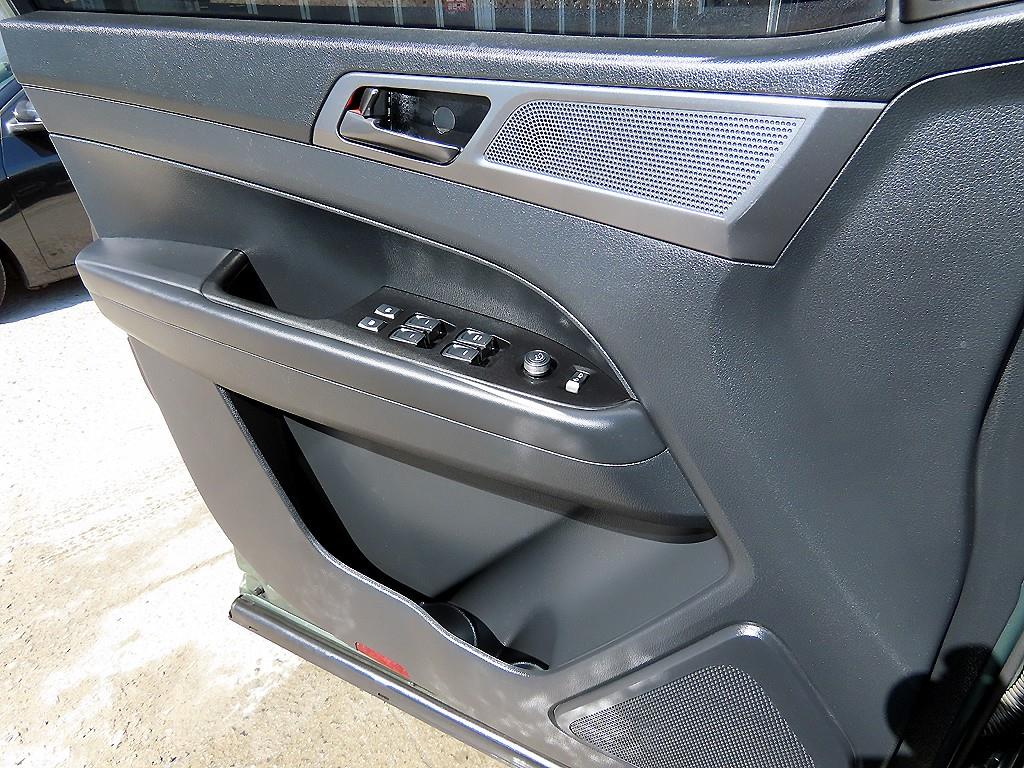 Ssangyong Rexton - Vista 12