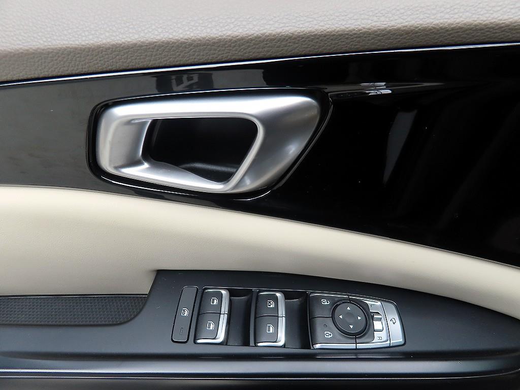 KIA Carnival - Vista 11