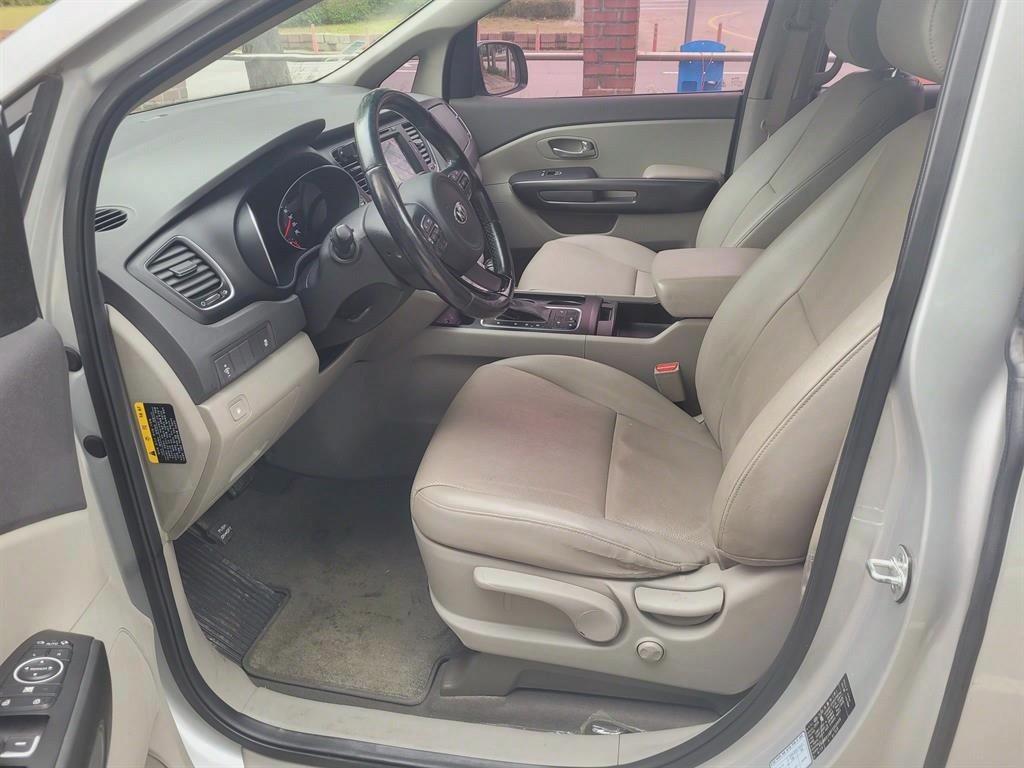 KIA Carnival - Vista 6