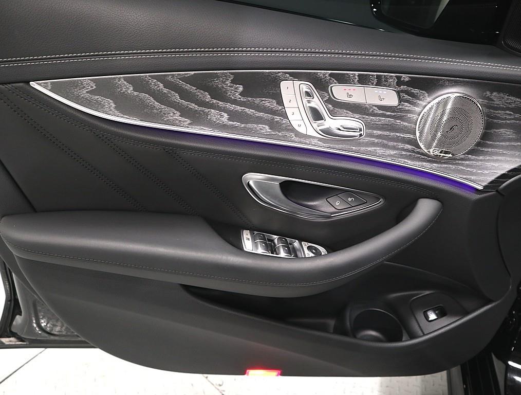 Mercedes Benz E class - Vista 8