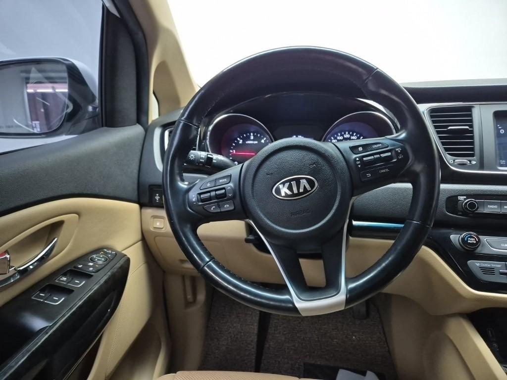 KIA Carnival - Vista 9