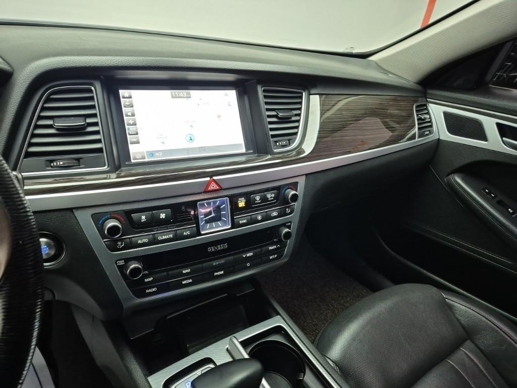 Genesis G80 - Vista 10