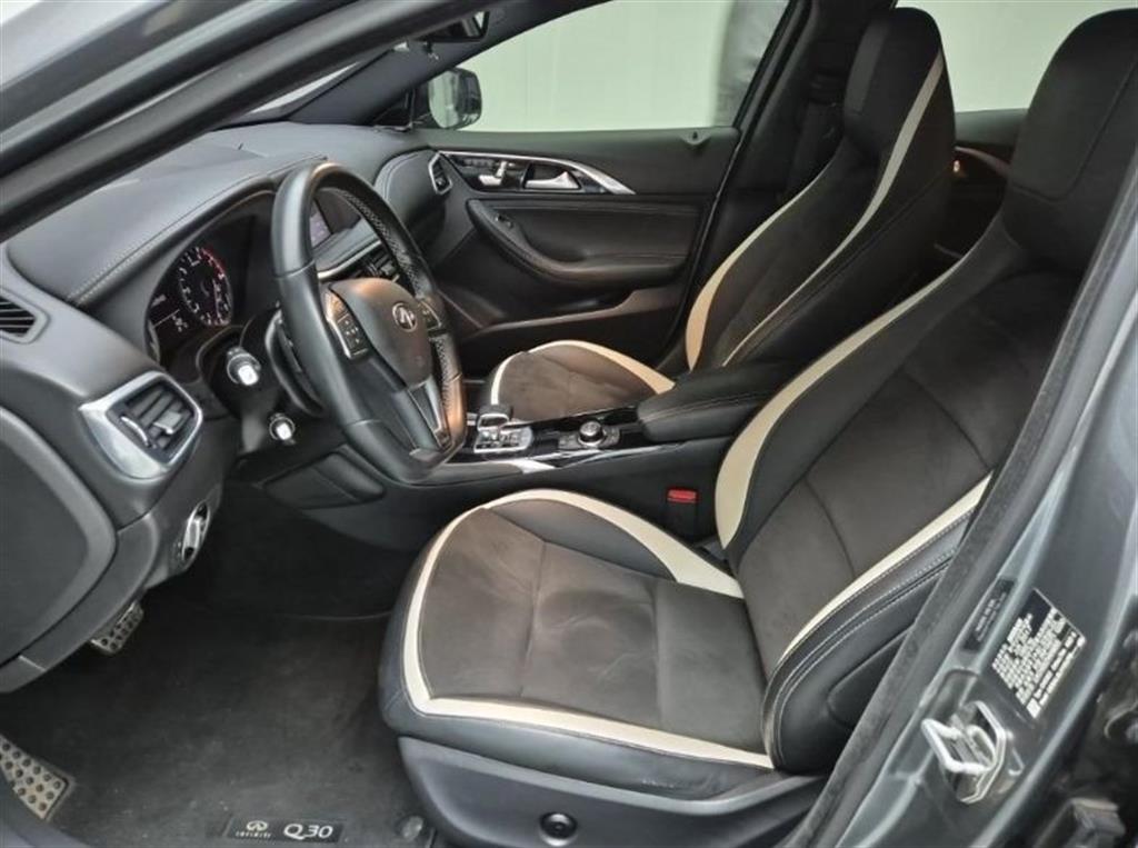 Infiniti Q - Vista 11