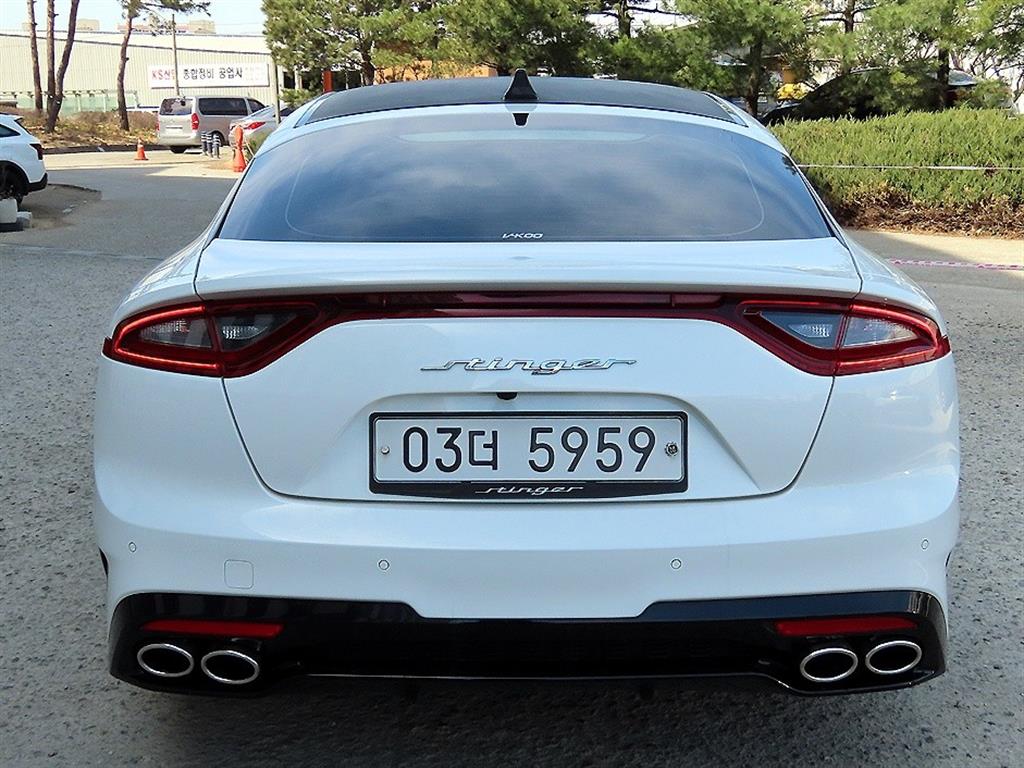 KIA Stinger - Vista 4
