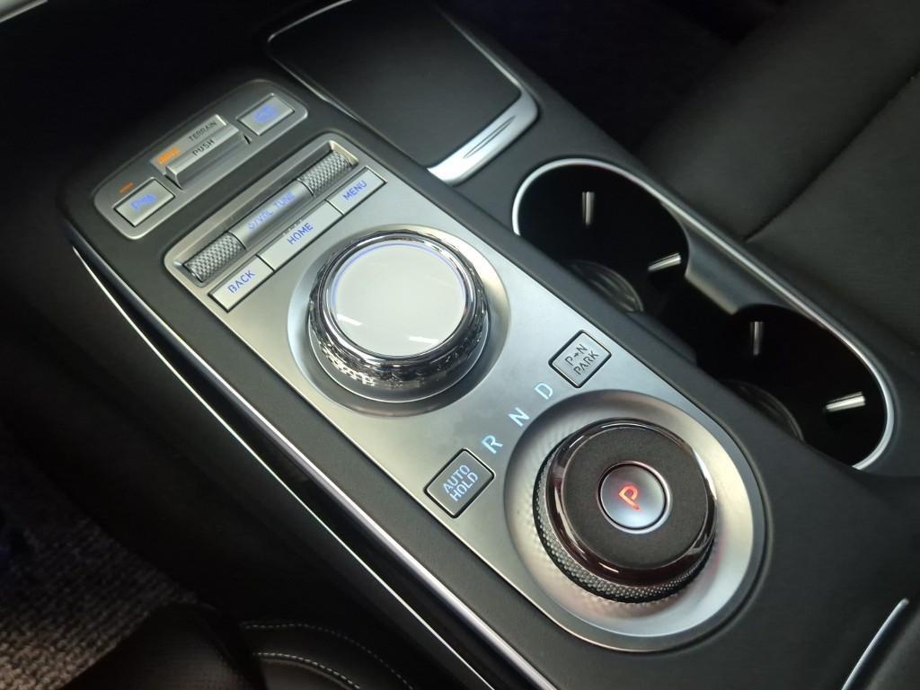 Genesis GV70 - Vista 8