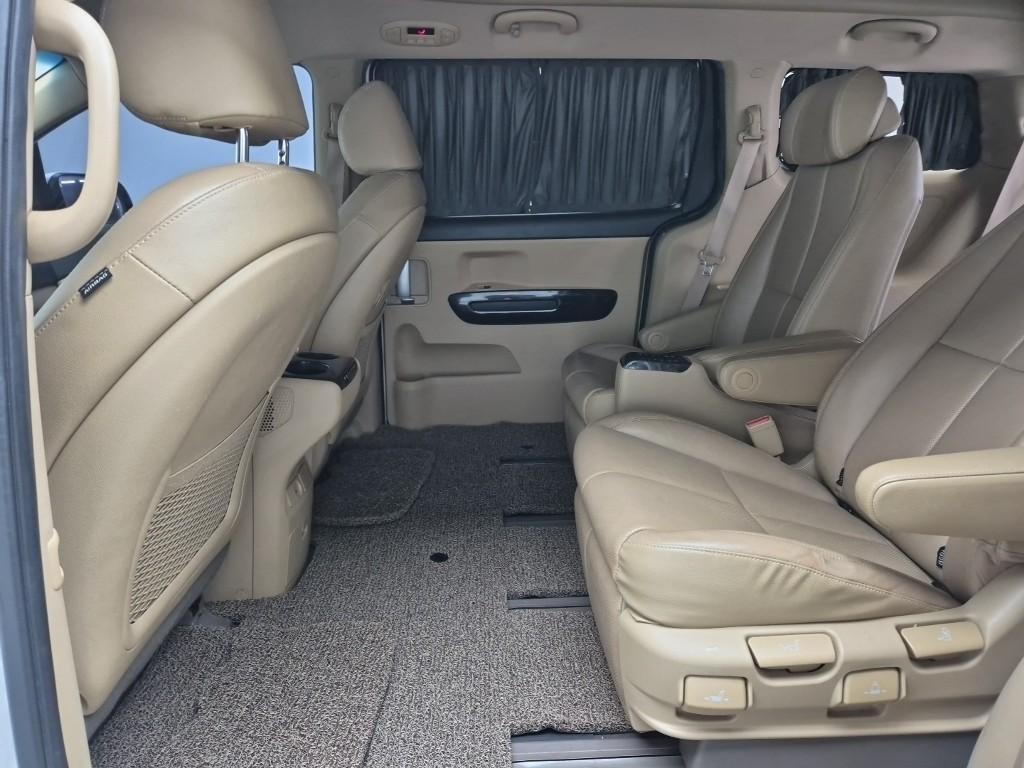 KIA Carnival - Vista 12