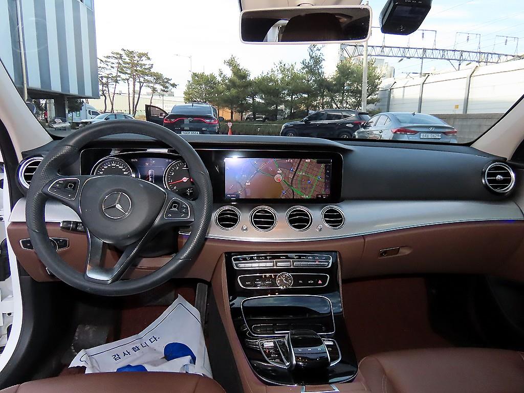 Mercedes Benz E class - Vista 7