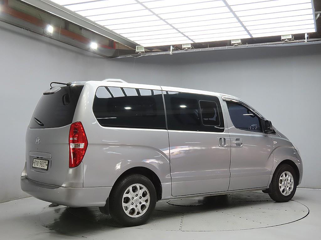 HYUNDAI Starex - Vista 7