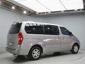 HYUNDAI Starex - Vista 8