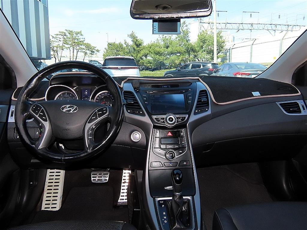 HYUNDAI Avante - Vista 7