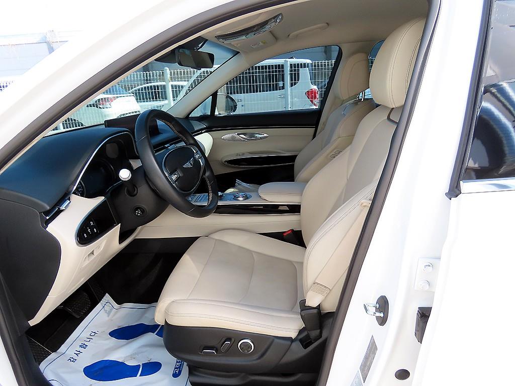 Genesis GV70 - Vista 5