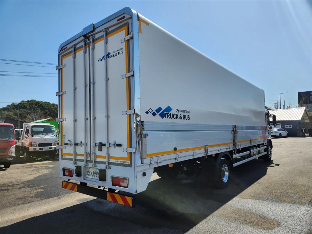 medium and large cargo truck - Vista 7