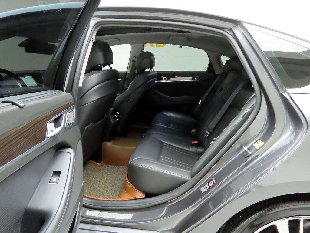 Genesis G80 - Vista 12