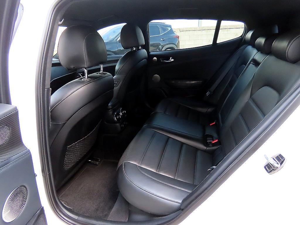 KIA Stinger - Vista 6