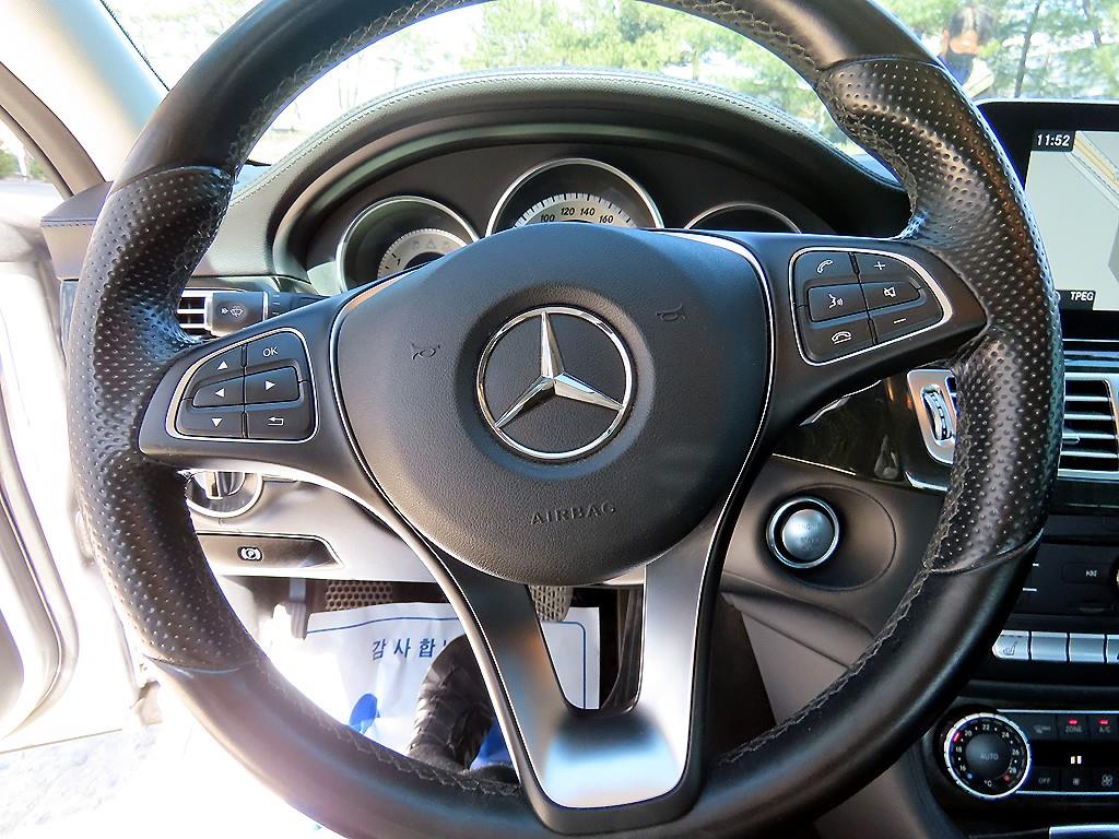 Mercedes Benz CLS Class - Vista 8