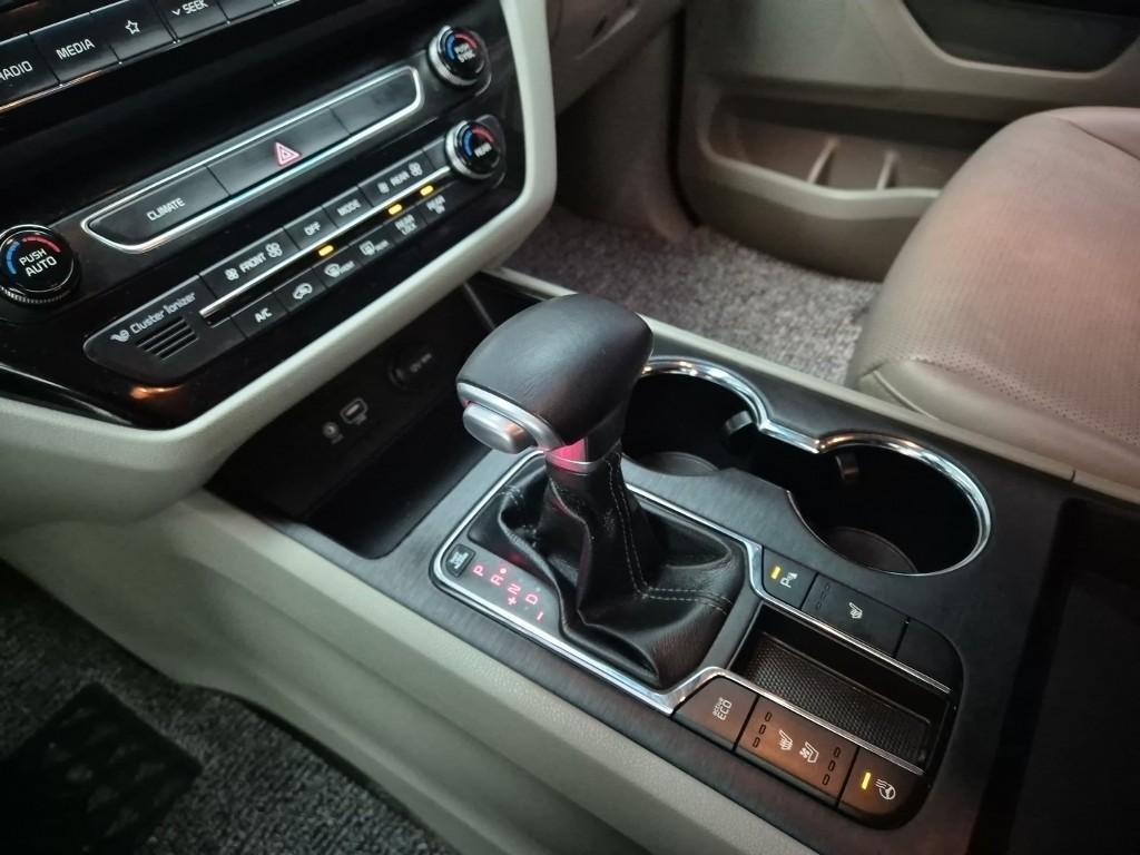 KIA Carnival - Vista 8