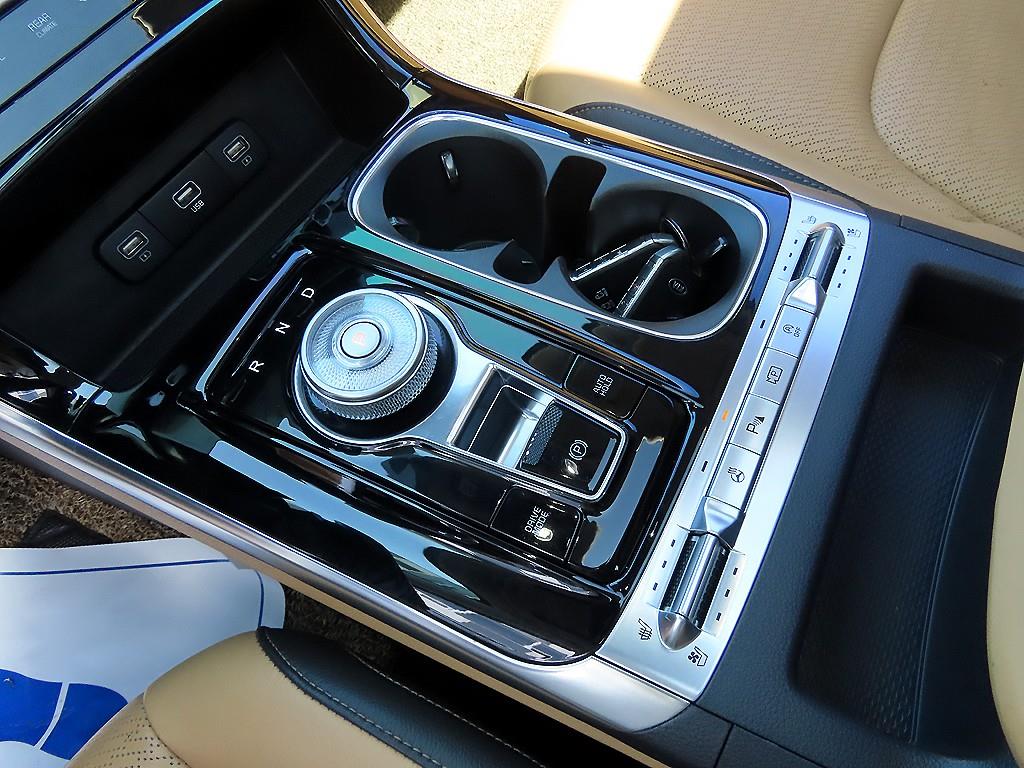 KIA Carnival - Vista 11