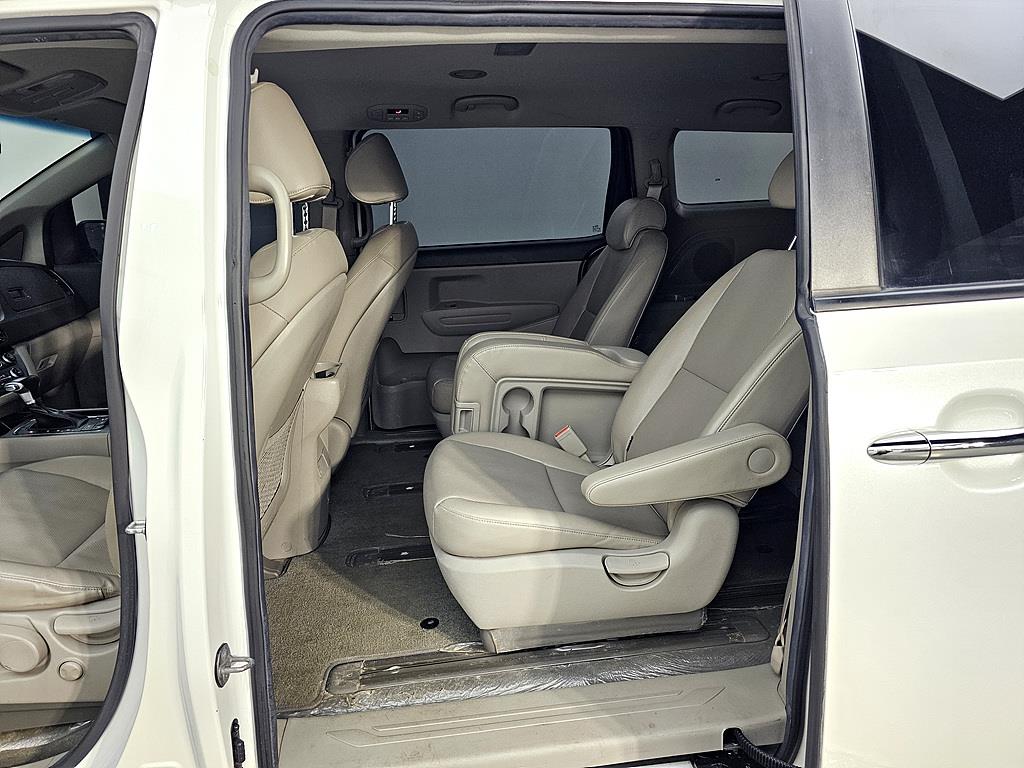 KIA Carnival - Vista 9