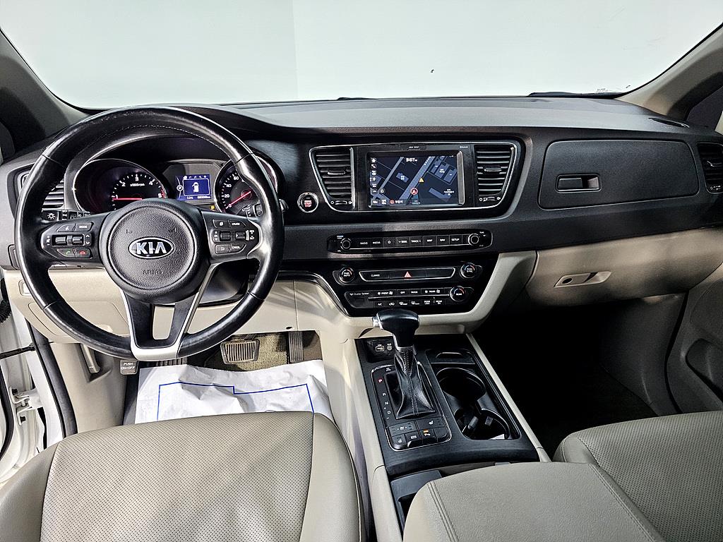 KIA Carnival - Vista 5